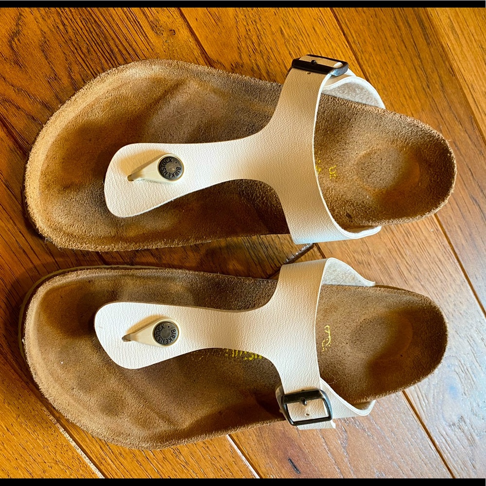 White Birkenstock Gizeh Birko-Flor w/White Sole